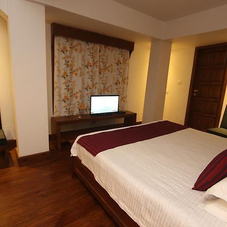 The Pear Tree Bed & Breakfast ชิลลอง ภายนอก รูปภาพ
