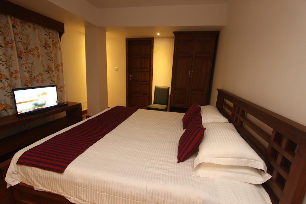 The Pear Tree Bed & Breakfast ชิลลอง ภายนอก รูปภาพ