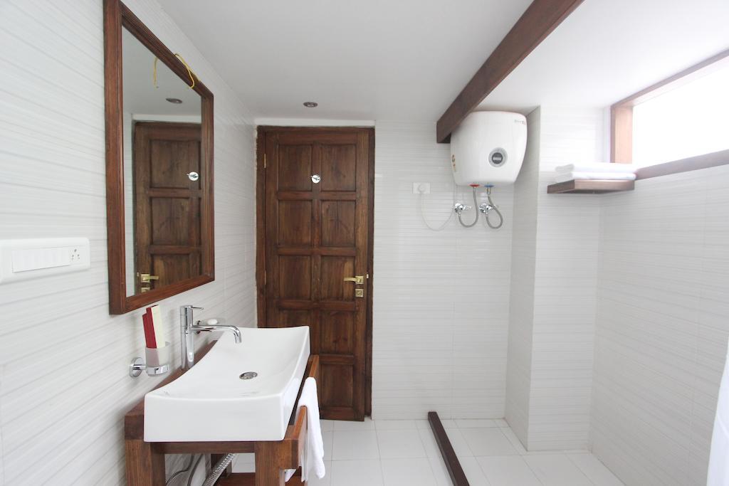 The Pear Tree Bed & Breakfast ชิลลอง ภายนอก รูปภาพ
