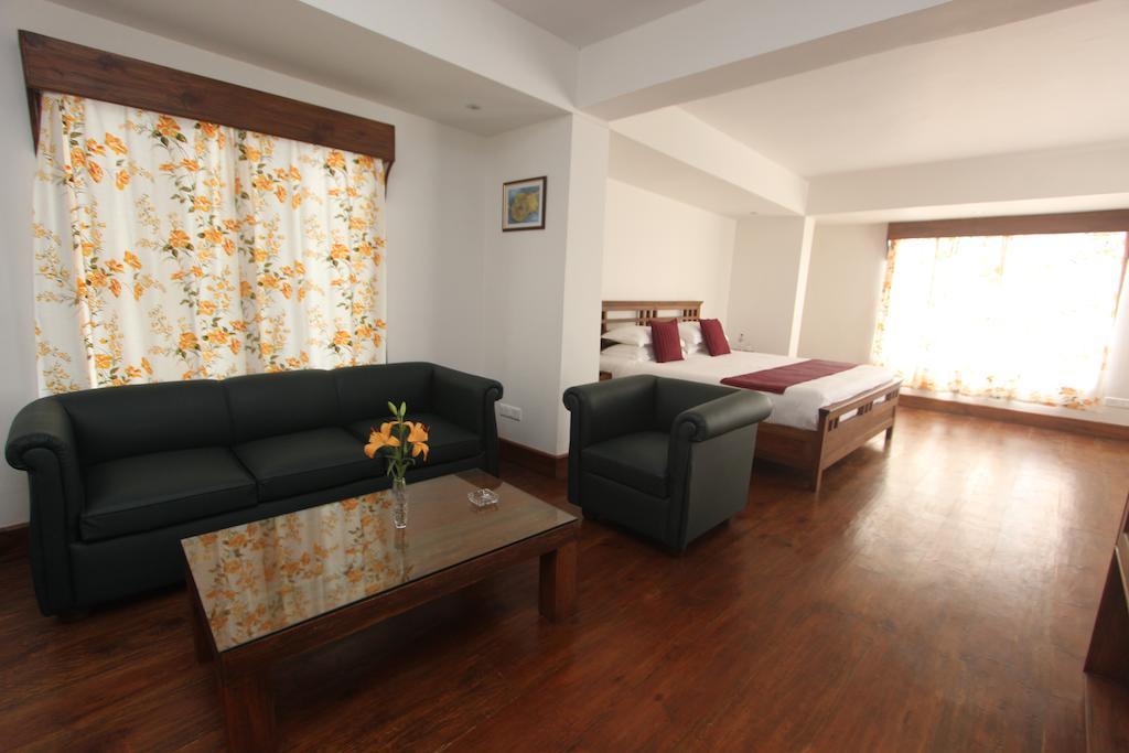 The Pear Tree Bed & Breakfast ชิลลอง ภายนอก รูปภาพ