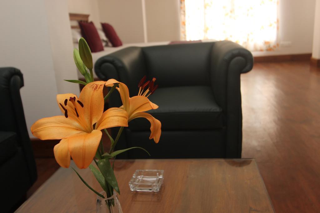 The Pear Tree Bed & Breakfast ชิลลอง ภายนอก รูปภาพ